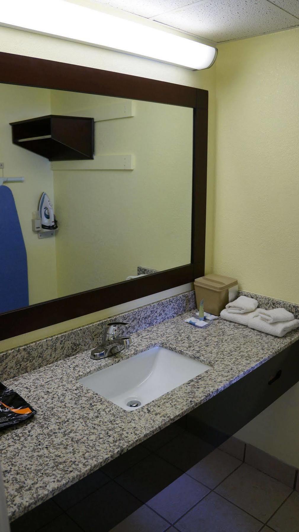 Regency Inn Pittsburg Eksteriør bilde